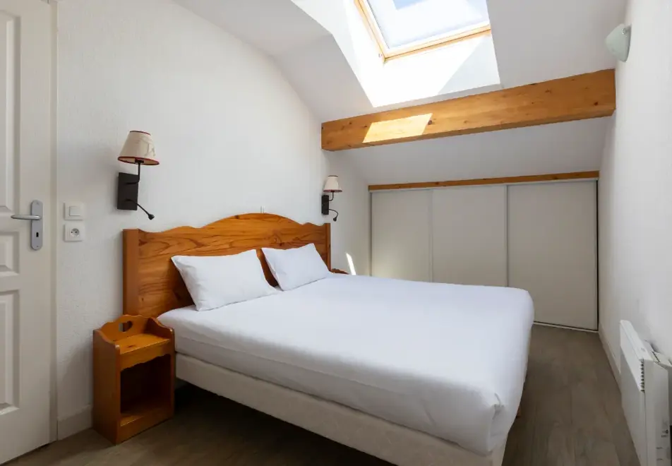 Les Bergers, Saint Sorlin d'Arves (self catered apartments) - Typical bedroom style