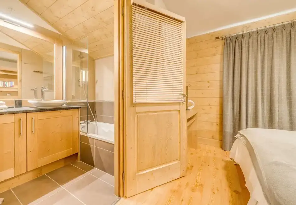 Les Balcons Etoiles, Champagny (self catered apartments) (©andyparant) - Apartments for 8