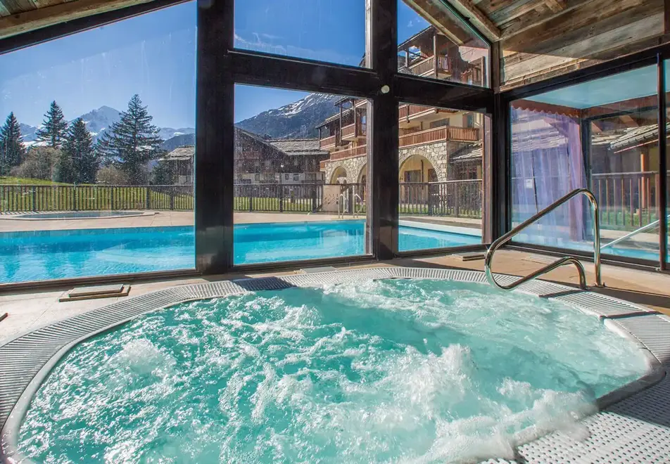Les Alpages de Val Cenis, Val Cenis (self catered apartments) - Hot tub