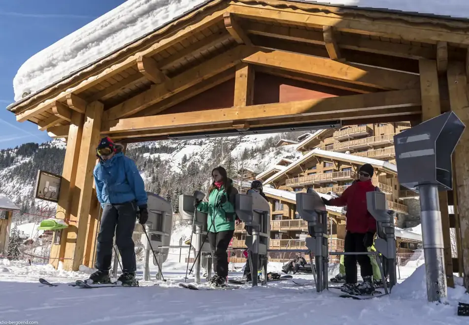 Le Roc des Tours, Grand Bornand (self catered apartments) - Close to the lifts