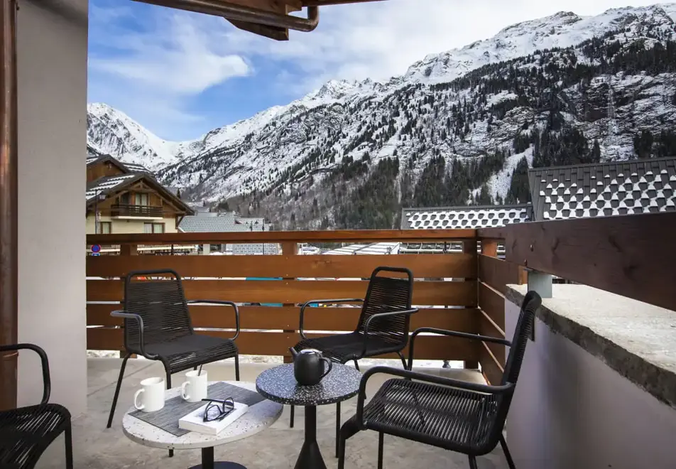 Le Saphir, Vaujany (Self Catered Apartments)  - Balcony