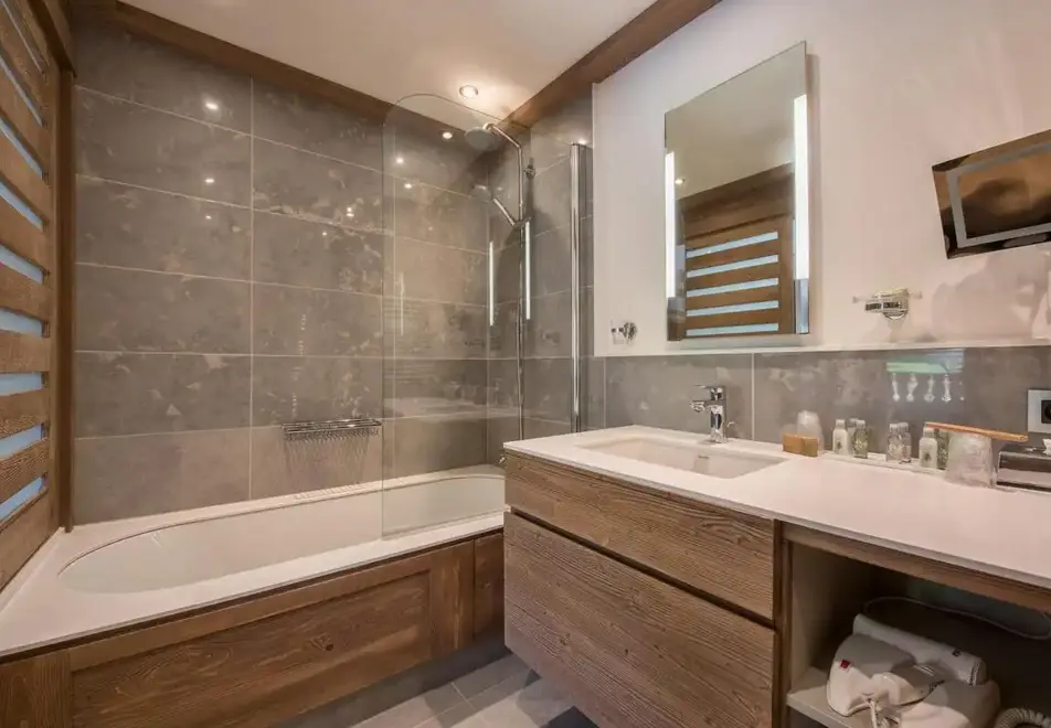 Le Petit Dru, Morzine (Hotel) - Junior Suite