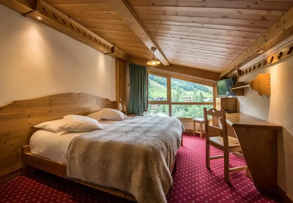 Le Petit Dru, Morzine (Hotel) - Single room