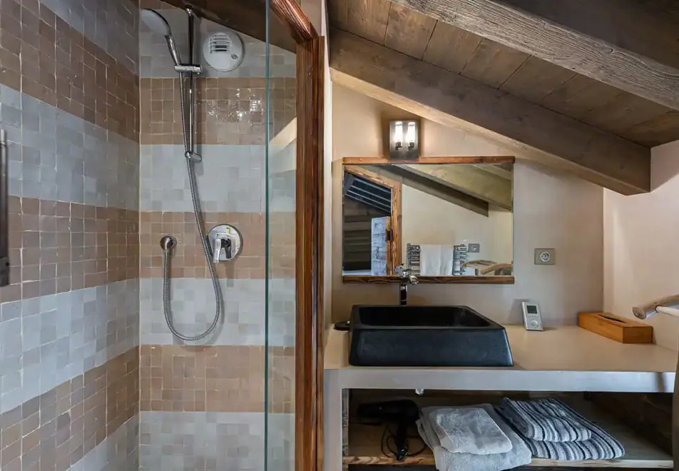 Le Chalet Martine, St Martin de Belleville (catered chalet) - Ensuite shower room