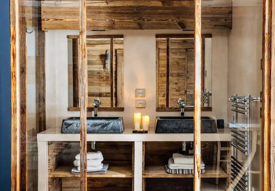 Le Chalet Martine, St Martin de Belleville (catered chalet) - Ensuite bathroom