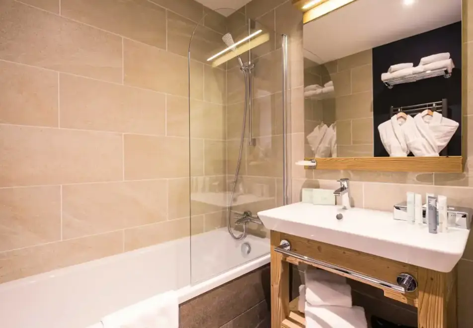 St Charles, Val Cenis (Hotel) - Bathroom