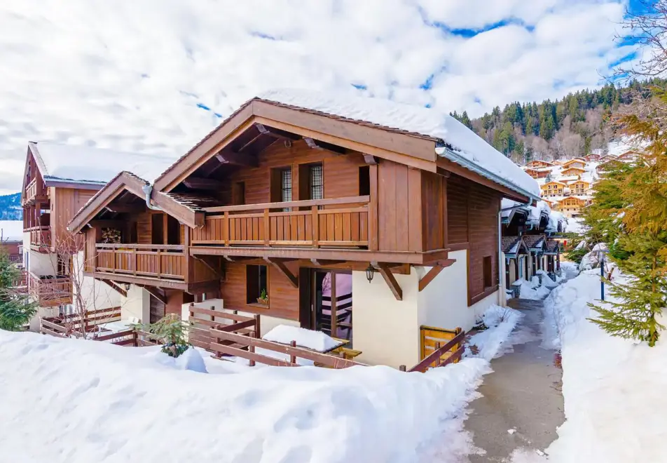 Les Fermes Emiguy, Les Gets (Self Catered Apartments)