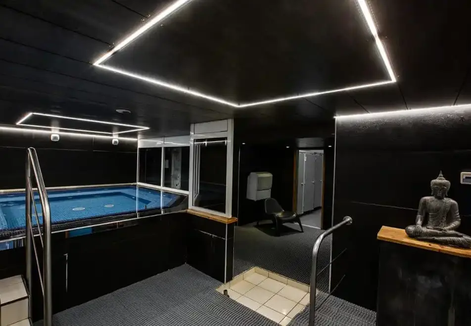 Le Cret, Morzine (hotel) - Hot tub