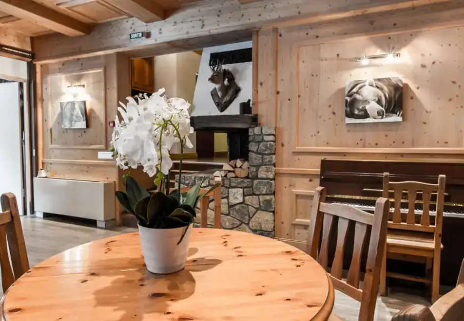 Le Cret, Morzine (hotel) - Bar