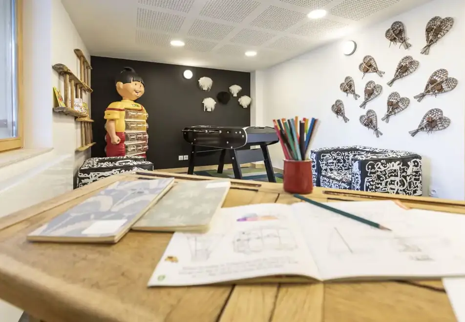 Neige et Soleil, Les Deux Alpes (self catered apartments) ©MReyboz - Kids room