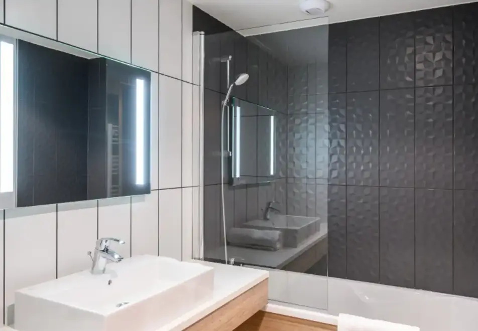 Etoile des Sybelles, Le Corbier (self catered apartments) - Bathroom