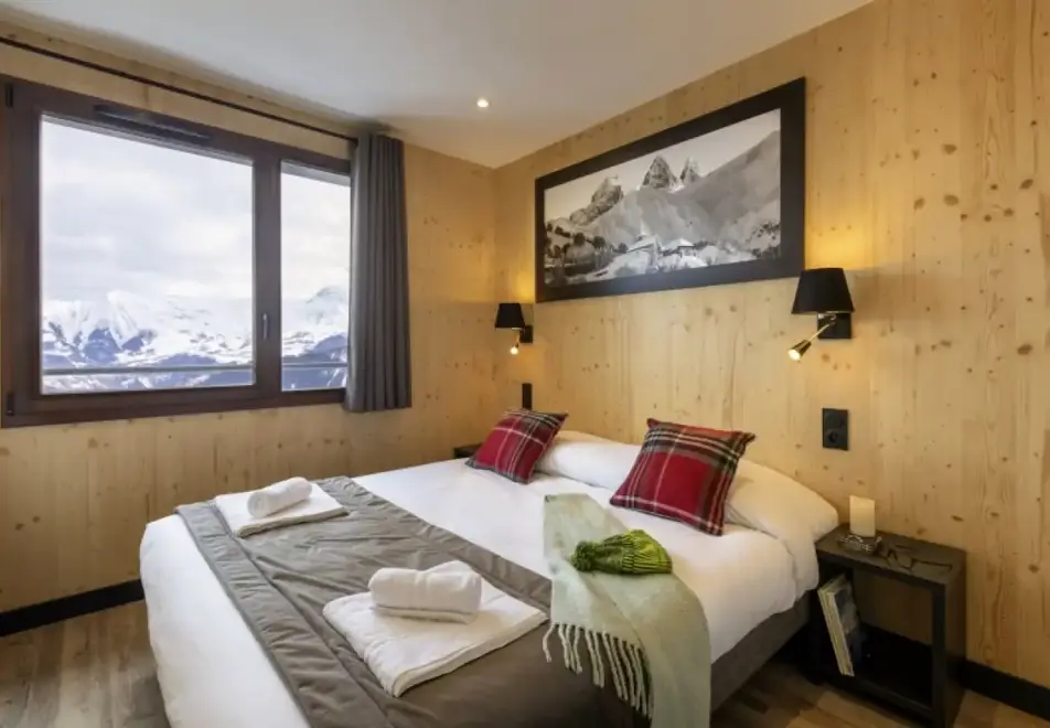 Etoile des Sybelles, Le Corbier (self catered apartments) - Double bedroom