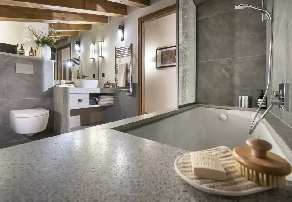 Amaya, Les Saisies (self catered apartments) - Typical bathroom style