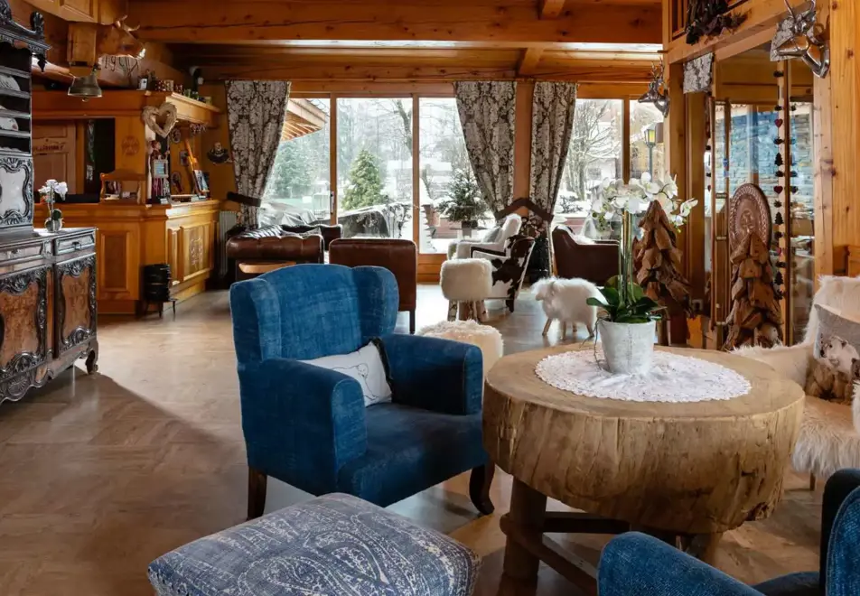 Neige et Roc, Samoens (hotel & apartments) - Hotel lounge