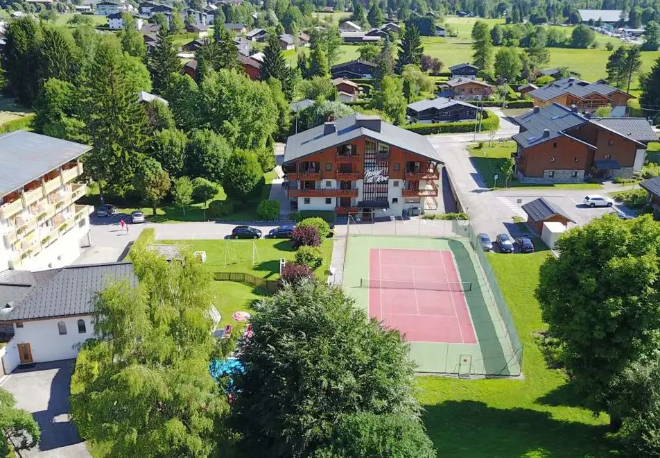 Neige et Roc, Samoens (hotel & apartments)