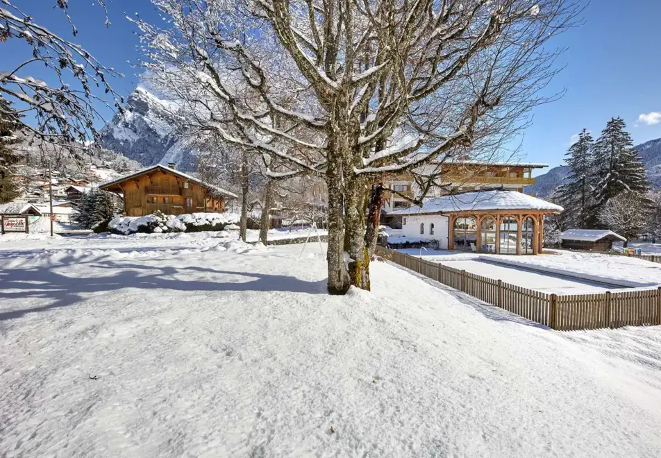 Neige et Roc, Samoens (hotel & apartments)