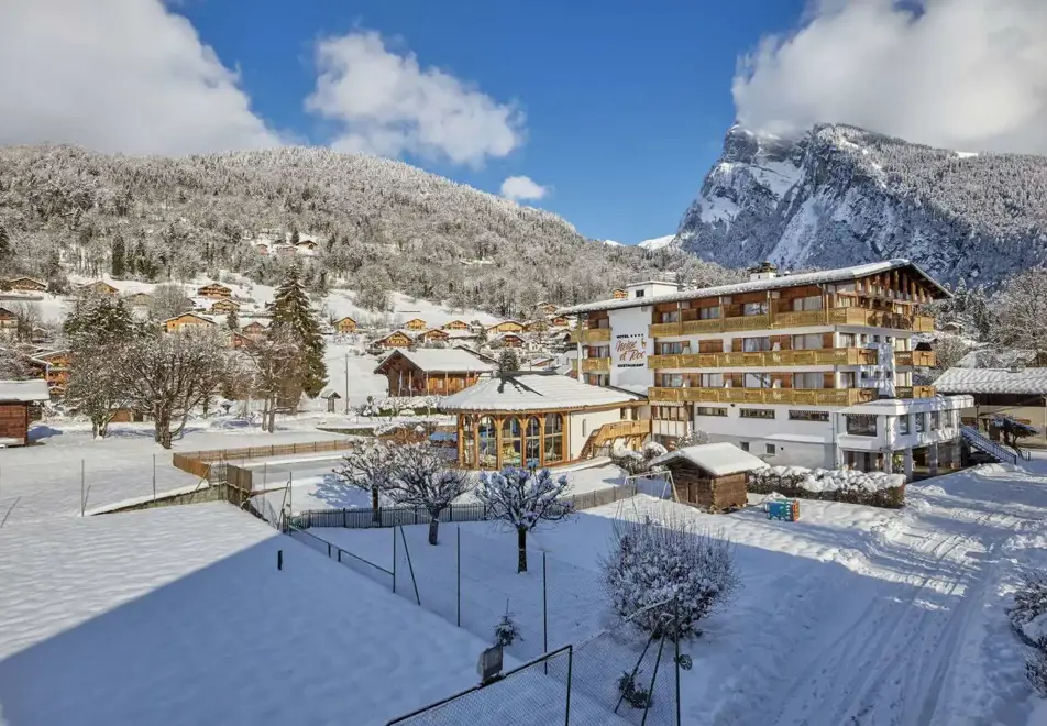 Neige et Roc, Samoens (hotel & apartments)