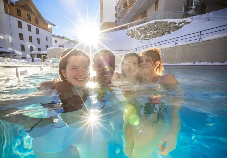 Les Clarines, Les Deux Alpes (self catered apartments) (©Manureyboz) - Indoor/outdoor pool