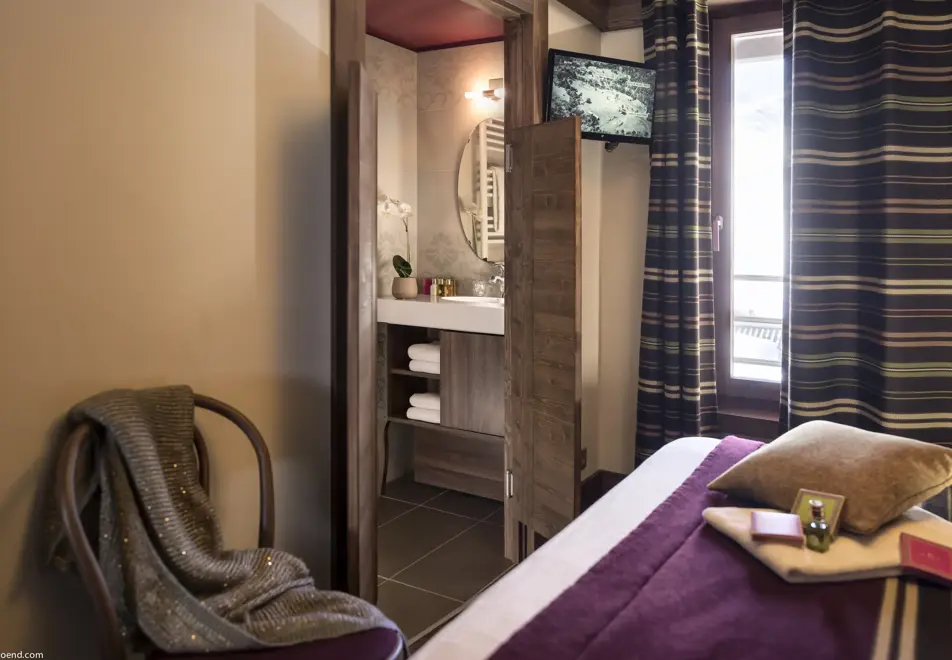 Le Hameau du Kashmir, Val Thorens (self catered hotel & apartments) - Typical suite famille style (©Studio Bergoend)