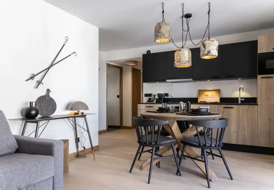 Cristal Lodge, Serre Chevalier (self catered apartments) - Typical style open plan apartment