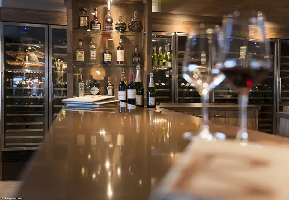 Le Taos, Tignes le Lac (self catered apartments & hotel) - Bar (©Studio Bergoend)