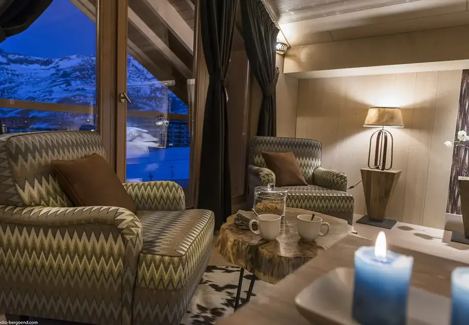 Le Taos, Tignes le Lac (self catered apartments & hotel) - Typical suite duo style (©Studio Bergoend)