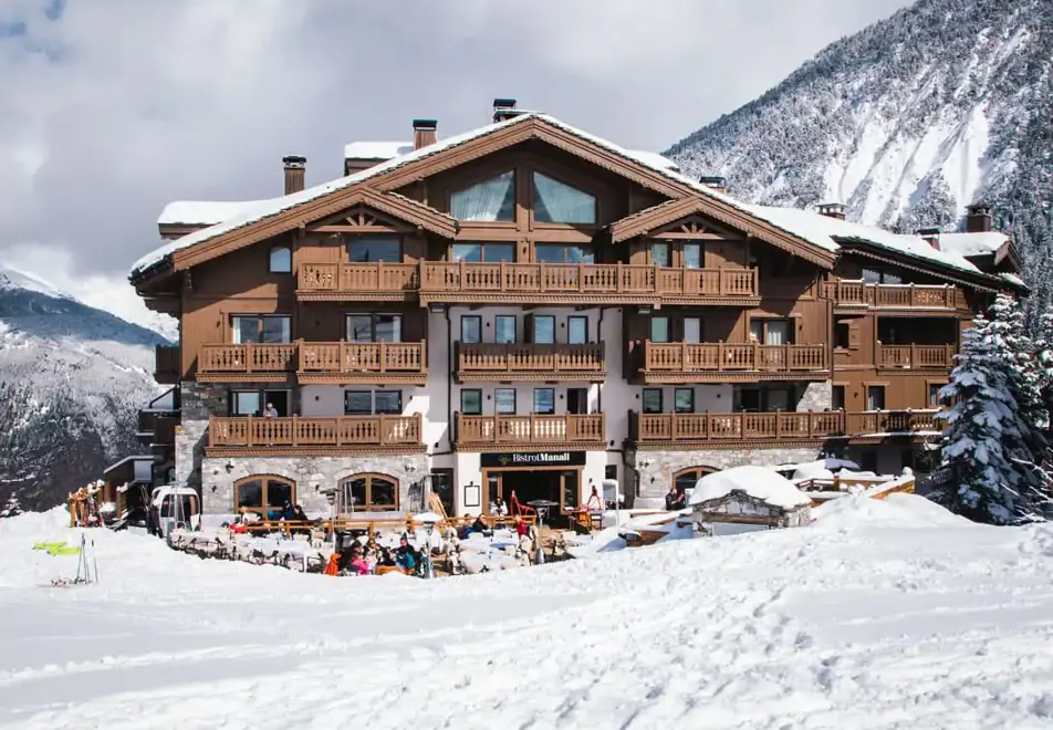 Manali Lodge, Courchevel Moriond (high end apartments) - Piste side location