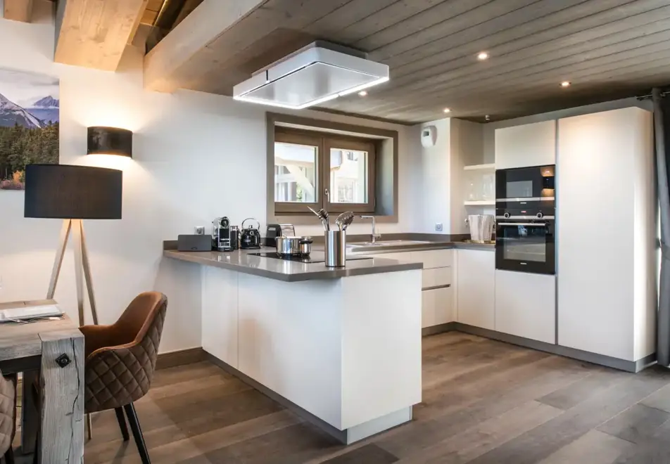 Canyon Lodge, Courchevel Moriond (self catered chalet) - Allnatt