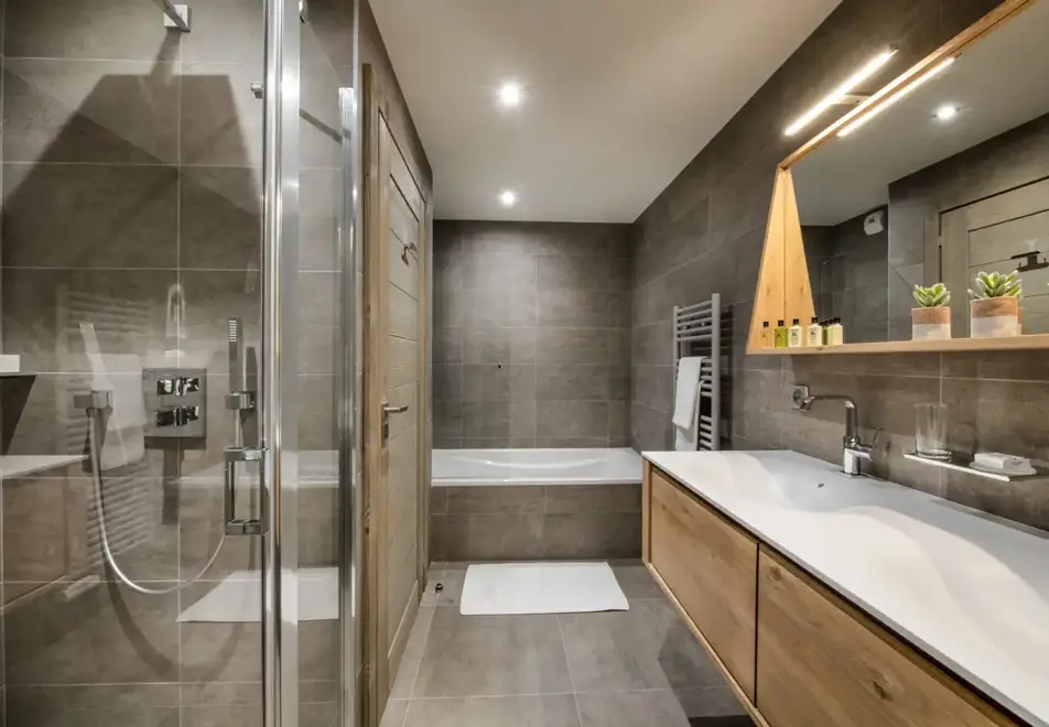 Canyon Lodge, Courchevel Moriond (self catered chalet) - Allnatt