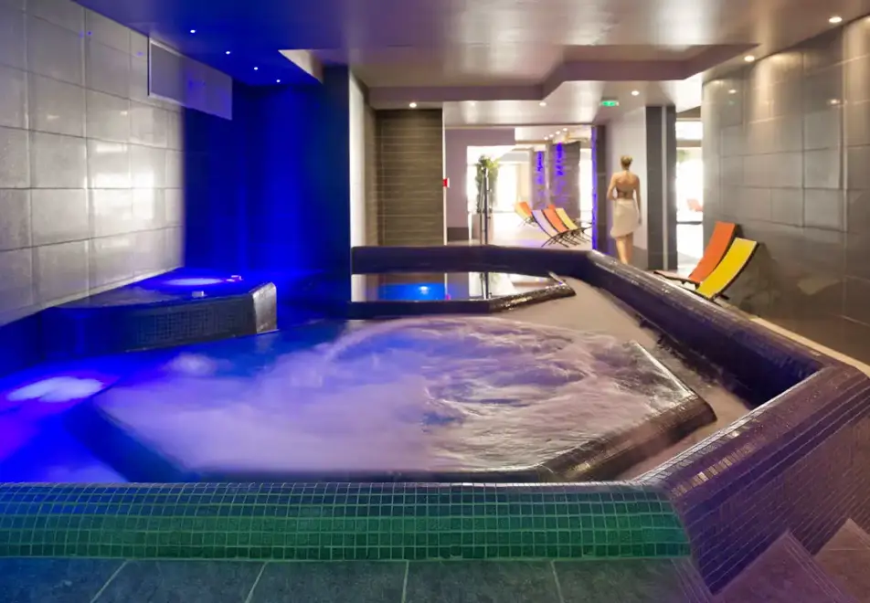 Le Cristal de l'Alpe, Alpe d'Huez (self catered apartments) - Hot tubs