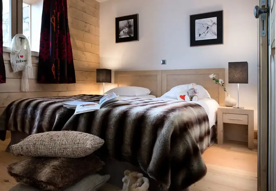 Le Cristal de l'Alpe, Alpe d'Huez (self catered apartments) - Typical double bedroom style