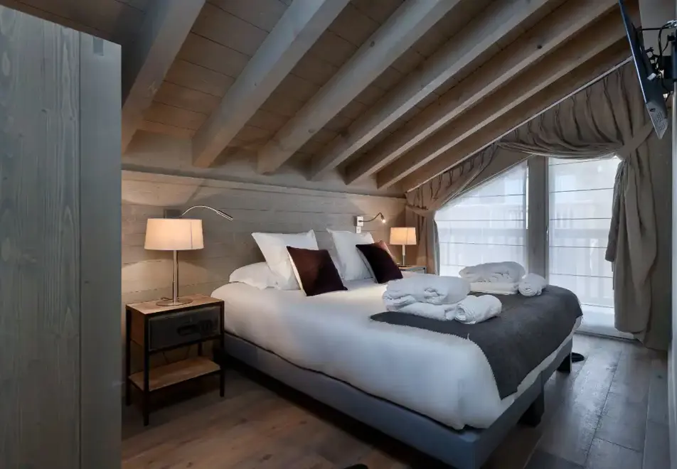 Mammoth Lodge, Courchevel Moriond (self catered apartments) - 7 bed penthouse