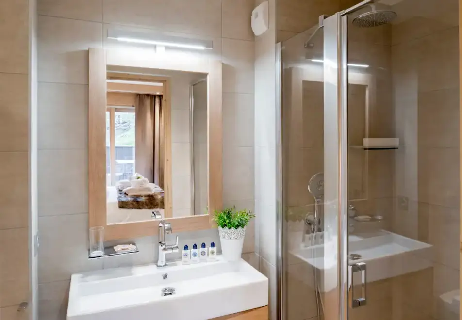 Mammoth Lodge, Courchevel Moriond (self catered apartments) - 2 bed alc 6 standard