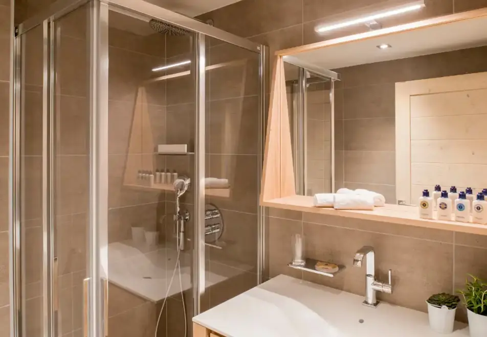 Mammoth Lodge, Courchevel Moriond (self catered apartments) - 3 bed 6