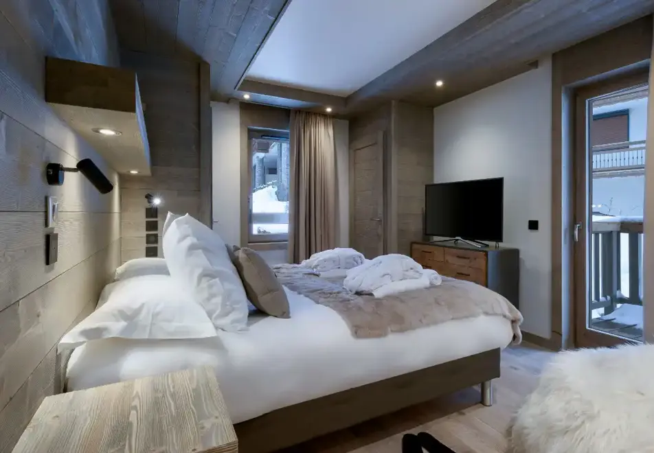 Le C, Courchevel Moriond (self catered apartments) - 5 bed penthouse 10 (tv room)