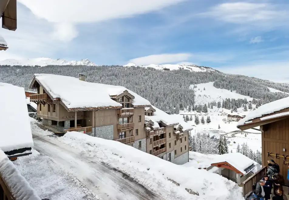 Le C, Courchevel Moriond (self catered apartments) - View towards Mammoth Lodge/Keystone Lodge