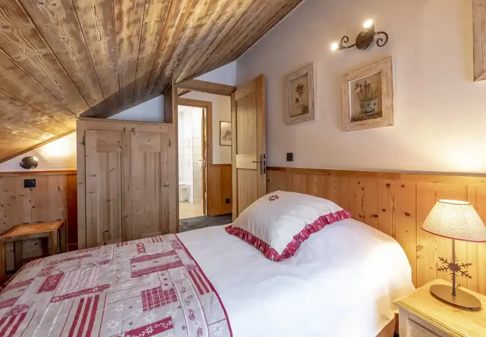 Eterlou, Meribel (hotel) - Typical Apartment 6 style