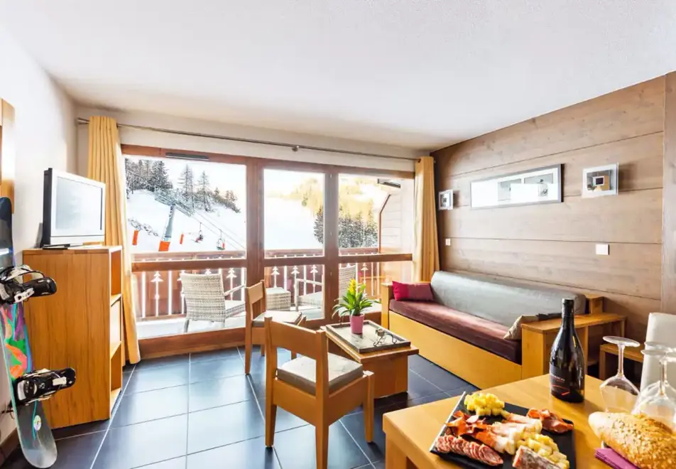 Les Chalets d'Edelweiss, La Plagne (self catered apartments) - Apartment with piste view