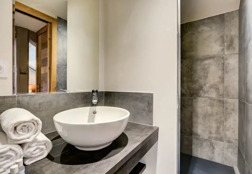 Chalets Miner 1, Plagne 1800 (self catered chalet) - Shower room