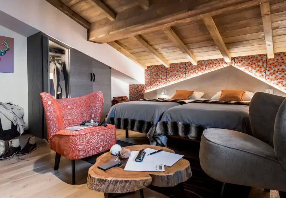 Chalet Skadi, Val d'Isere (self catered apartments) - 2 bedroom sleeps 4 (Fireplace)