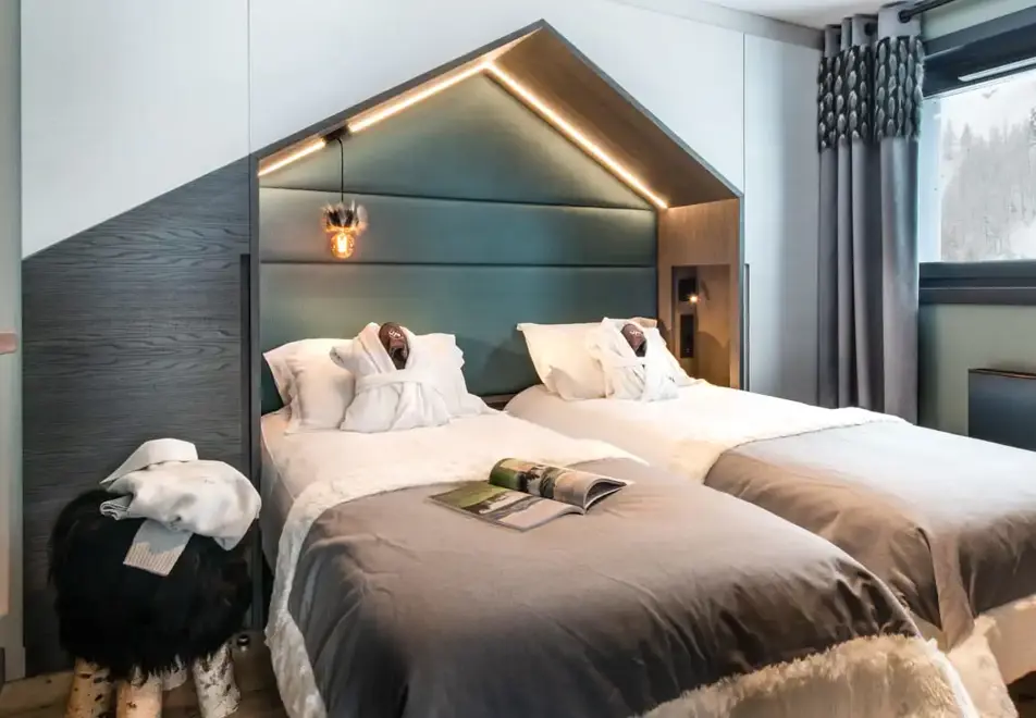 Izia, Val d'Isere (self catered apartments) - Twin bedroom (example of 2 bed 4 apartment)