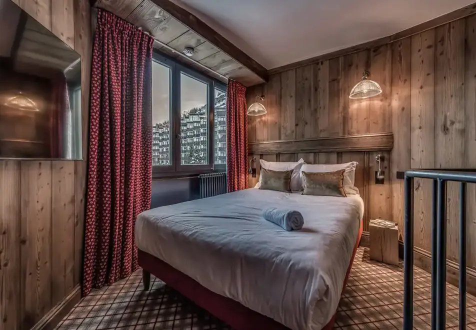 Le Val d'Isere, Val d'Isere (hotel & apartments) - Typical quad duplex room style (©andyparant)