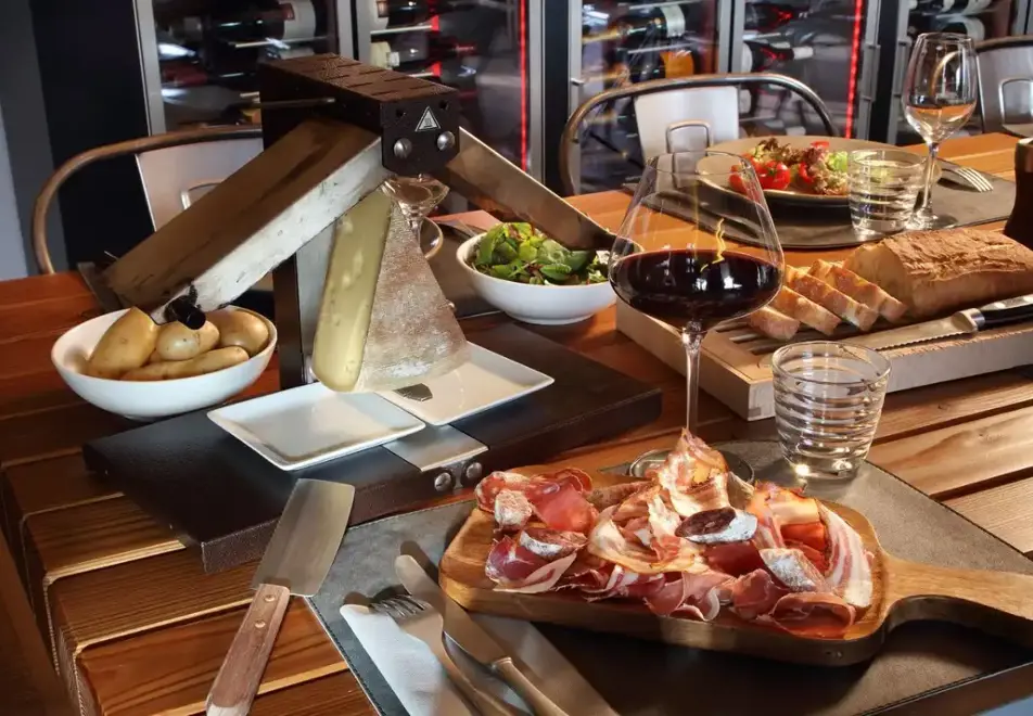 Koh i Nor, Val Thorens (hotel & apartments) - Cave restaurant