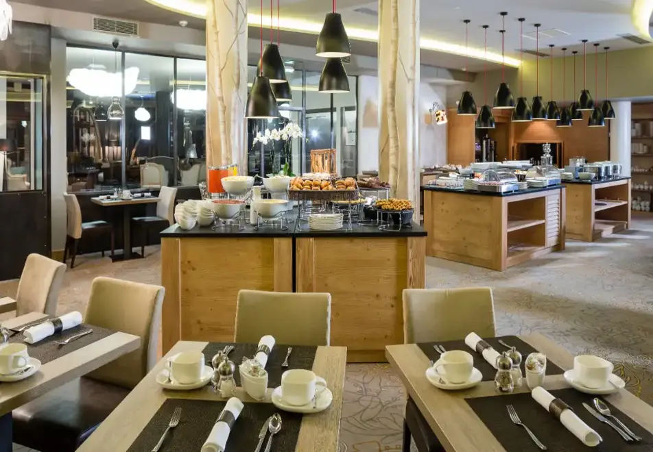 Koh i Nor, Val Thorens (hotel & apartments) - Breakfast