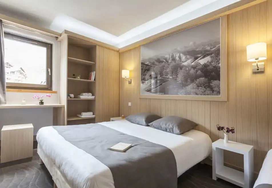 Les Arolles, Val Thorens (hotel) - Double bedroom