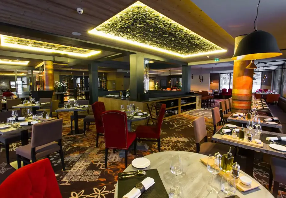 Taj I Mah, Arc 2000 (Hotel) - Diamant Noir Restaurant