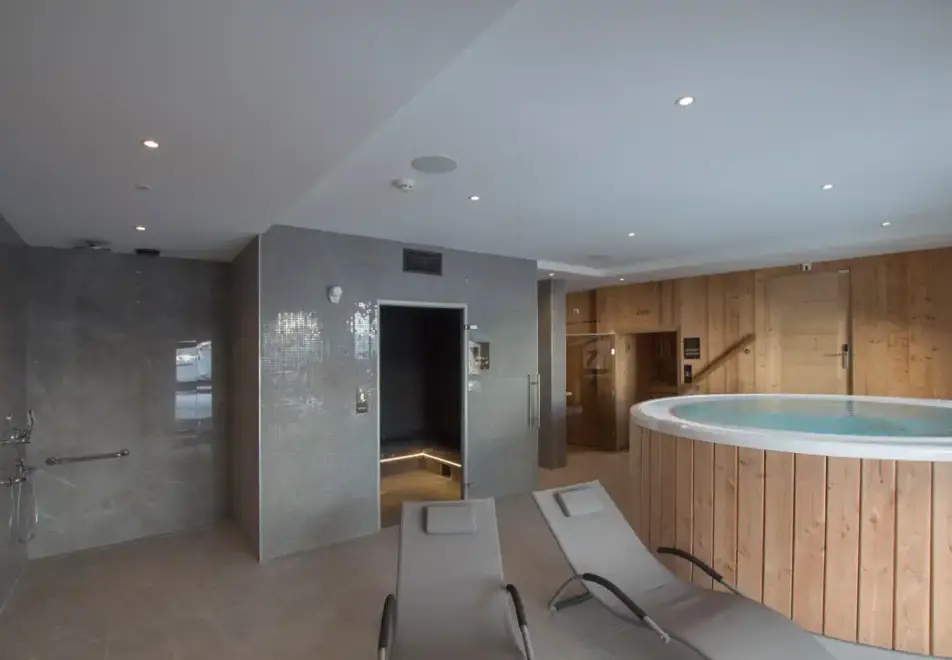 Avancher, Val d'Isere (self catered apartments & hotel) - Spa