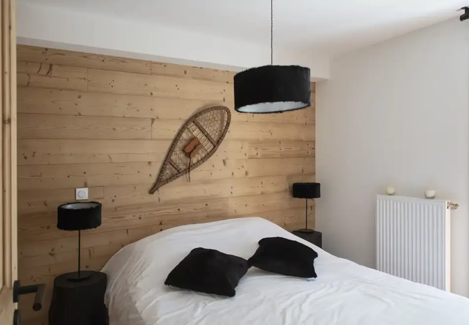 Les Edelweiss, Vaujany (self catered apartments) - Typical double room style