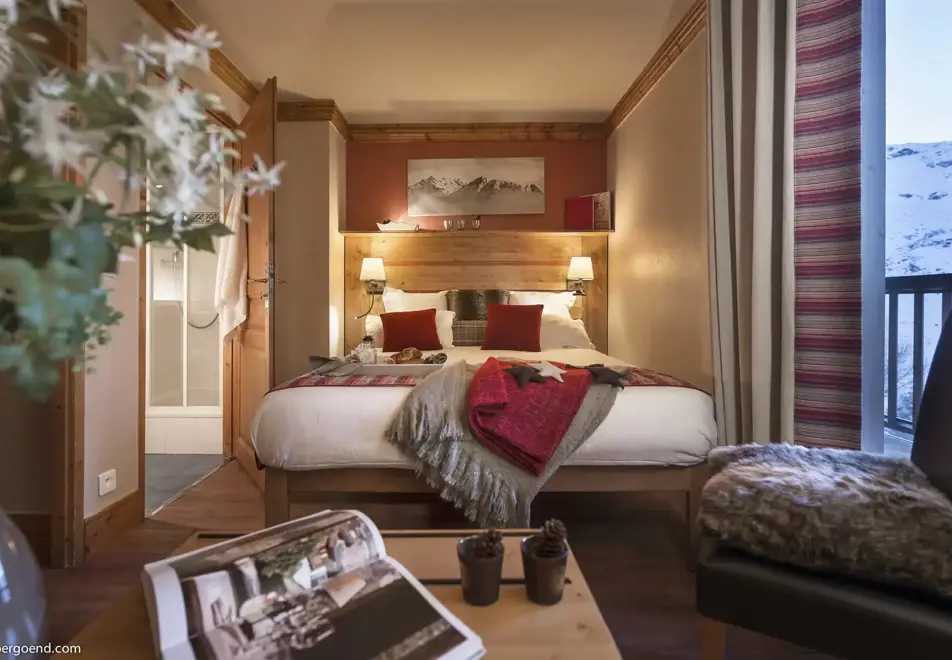 Le Hameau de Sapiniere, Les Menuires (self catered apartments) - Typical double bedroom style