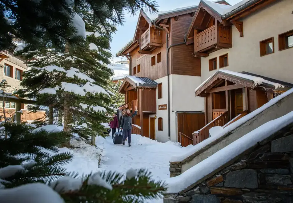 Le Hameau de Sapiniere, Les Menuires (self catered apartments) - Chalet style buildings